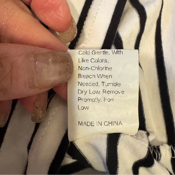 π 6/$60 Shein Dress White Black Flutter Sleeve Stripes Heart Patch Size XL - Picture 3 of 5